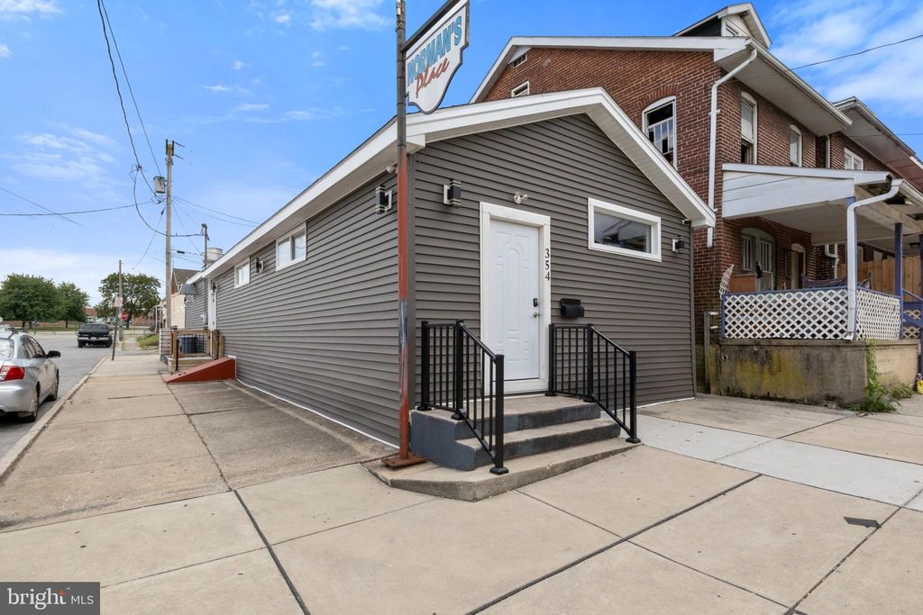 Photo of 354 E College Avenue, YORK, PA 17403 (MLS # PAYK2089682)