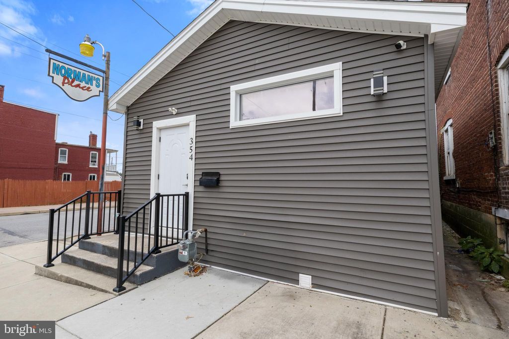 Photo of 354 E College Avenue, YORK, PA 17403 (MLS # PAYK2089682)