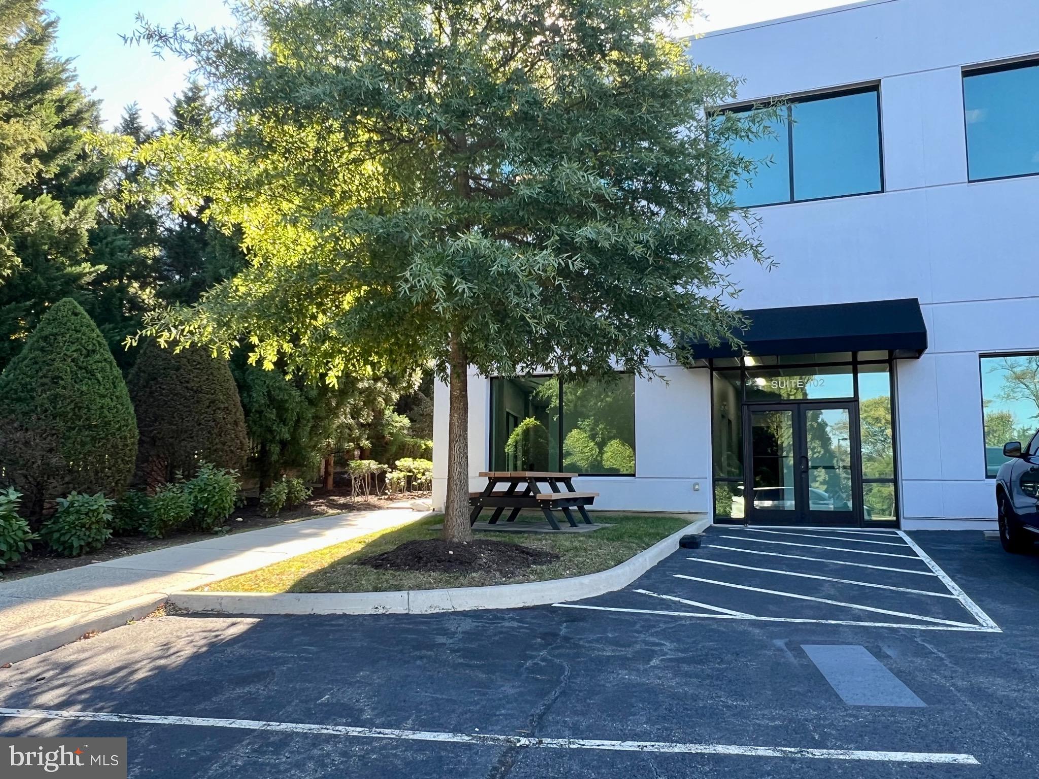 5440 CHEROKEE AVENUE 102