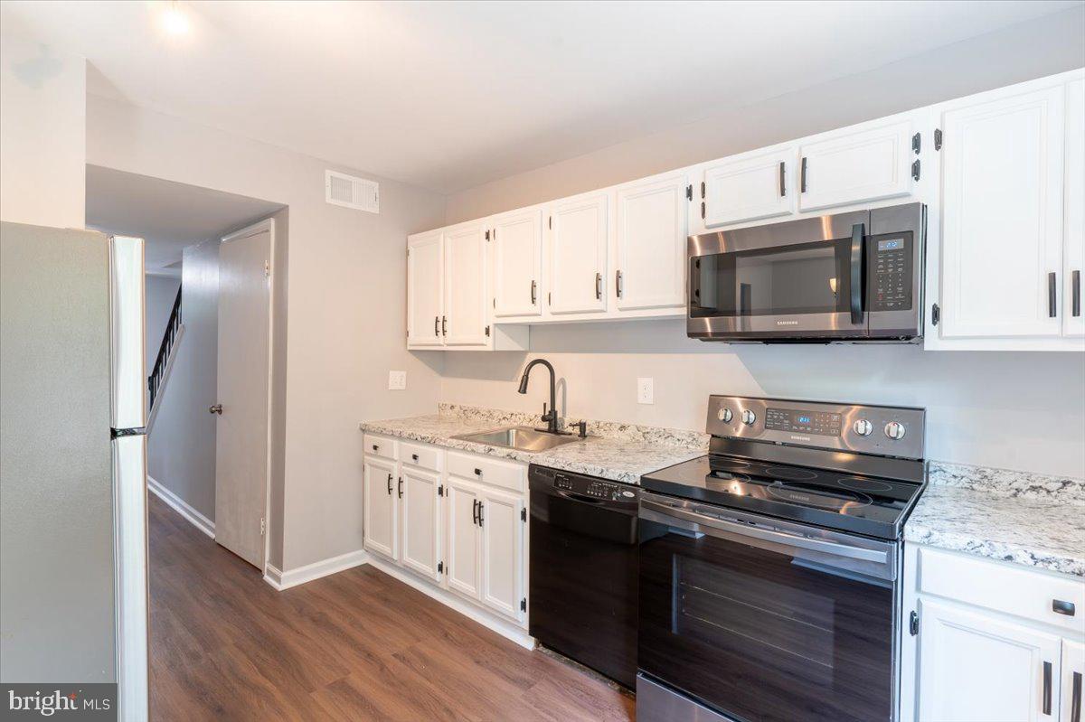 NEWINGTON STATION - Residential