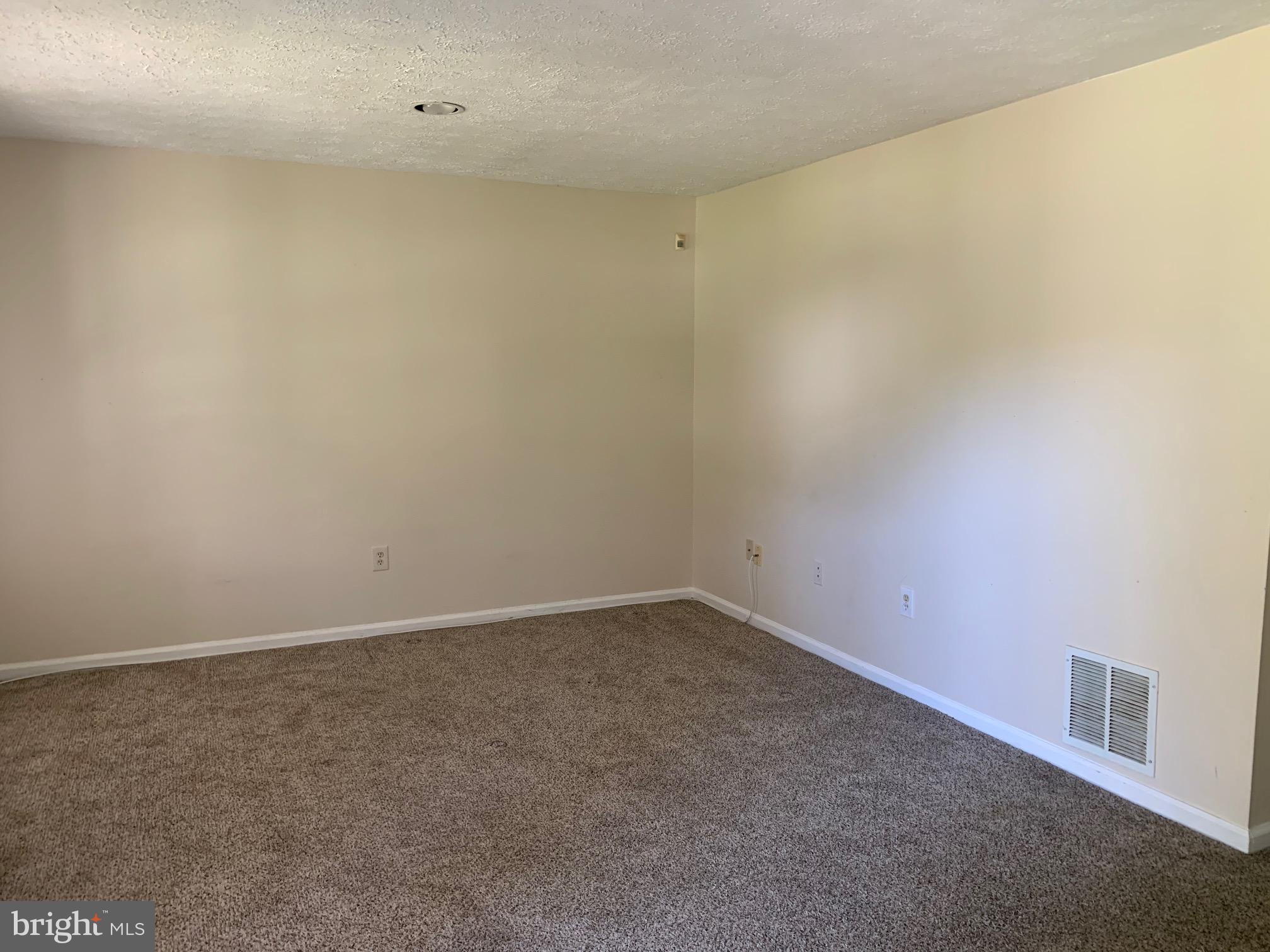 LAUREL WOODS - Residential Lease