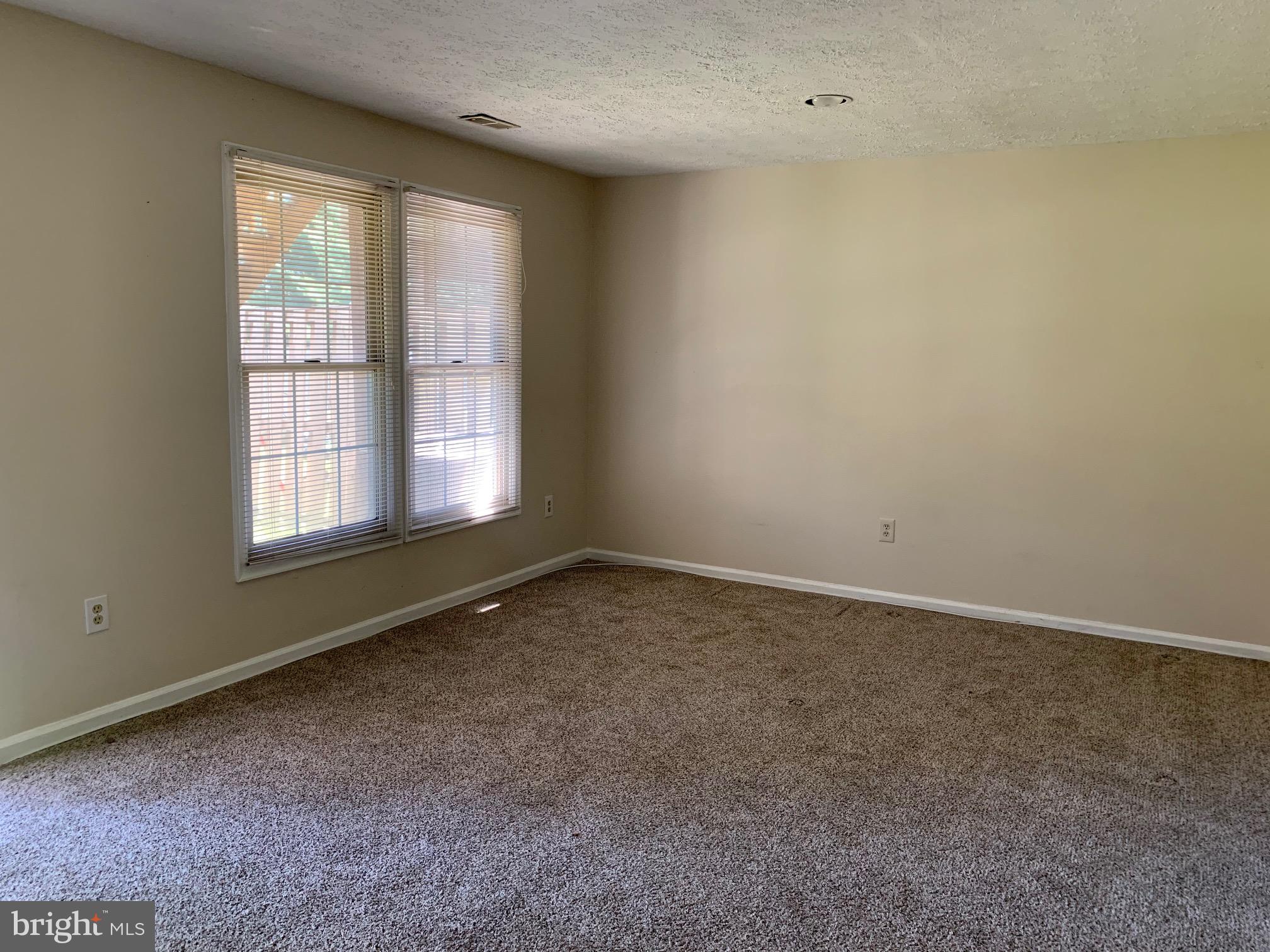 LAUREL WOODS - Residential Lease