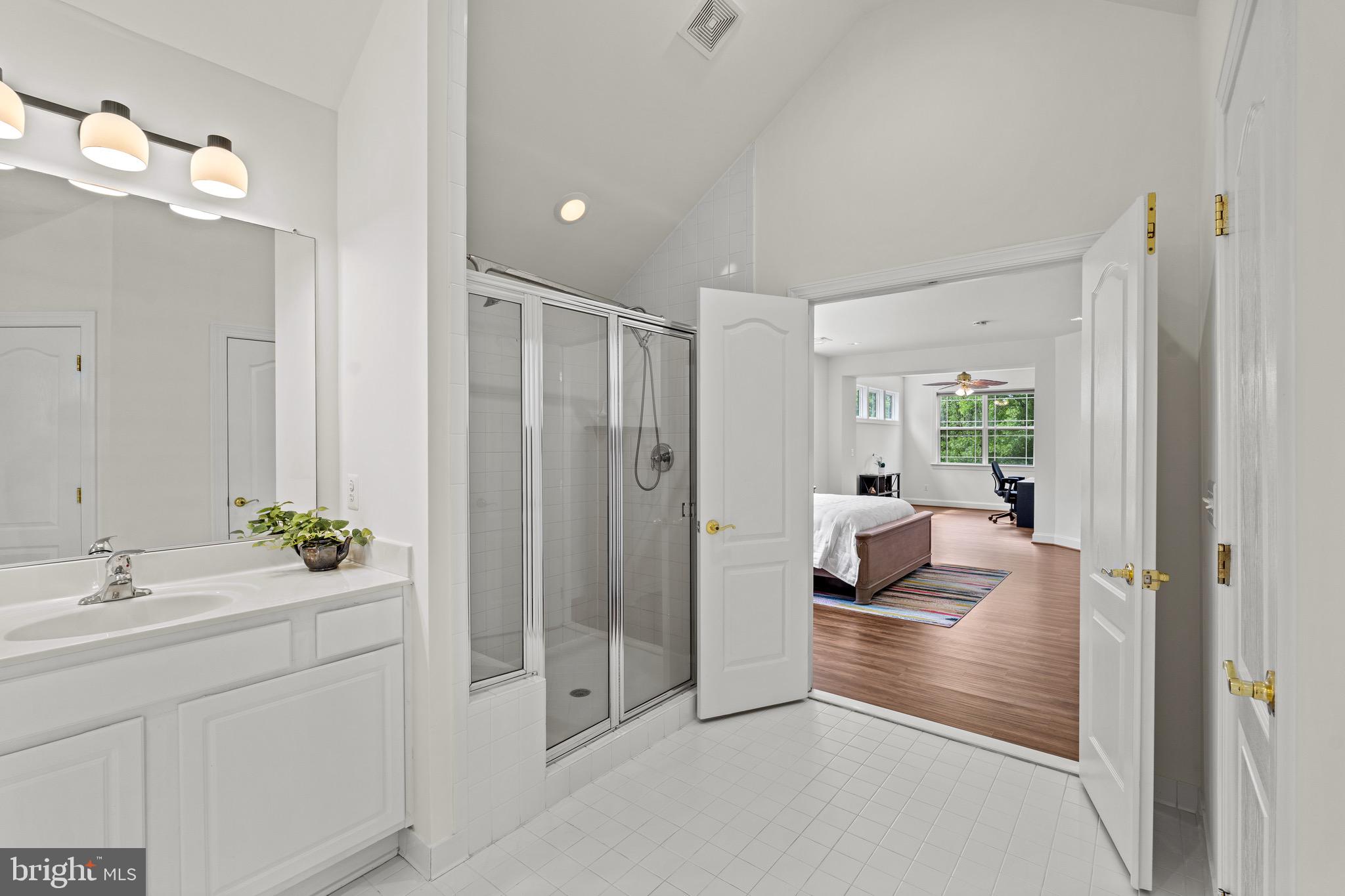 LAUREL HILL LANDBAY - Residential