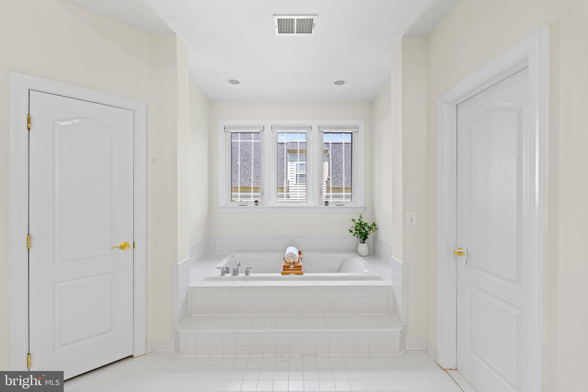 LAUREL HILL LANDBAY - Residential