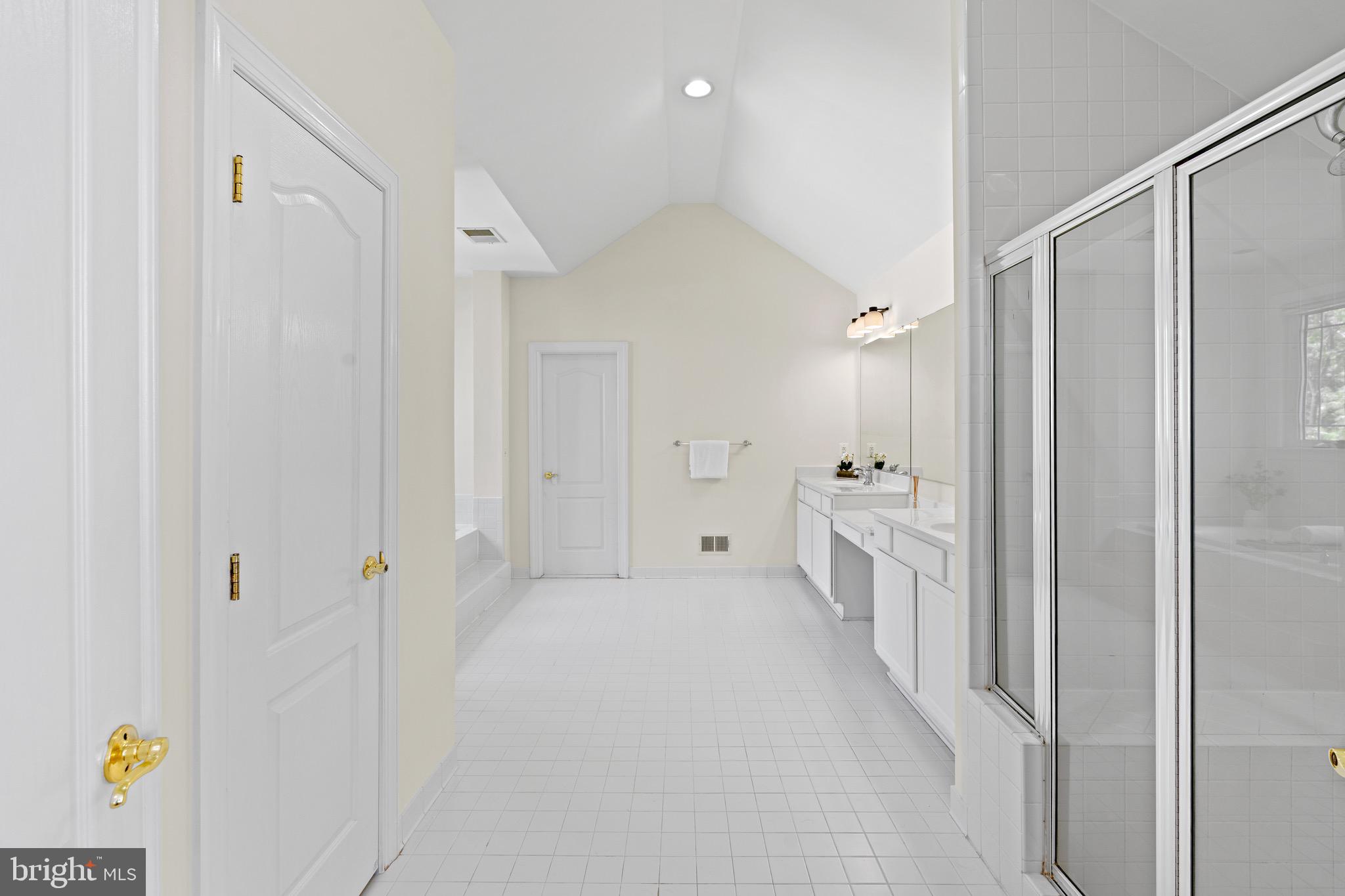 LAUREL HILL LANDBAY - Residential