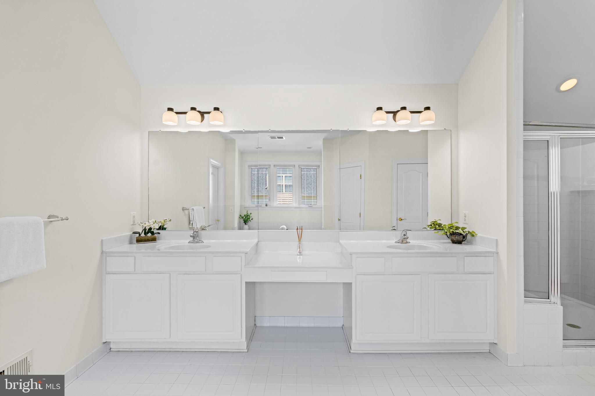 LAUREL HILL LANDBAY - Residential