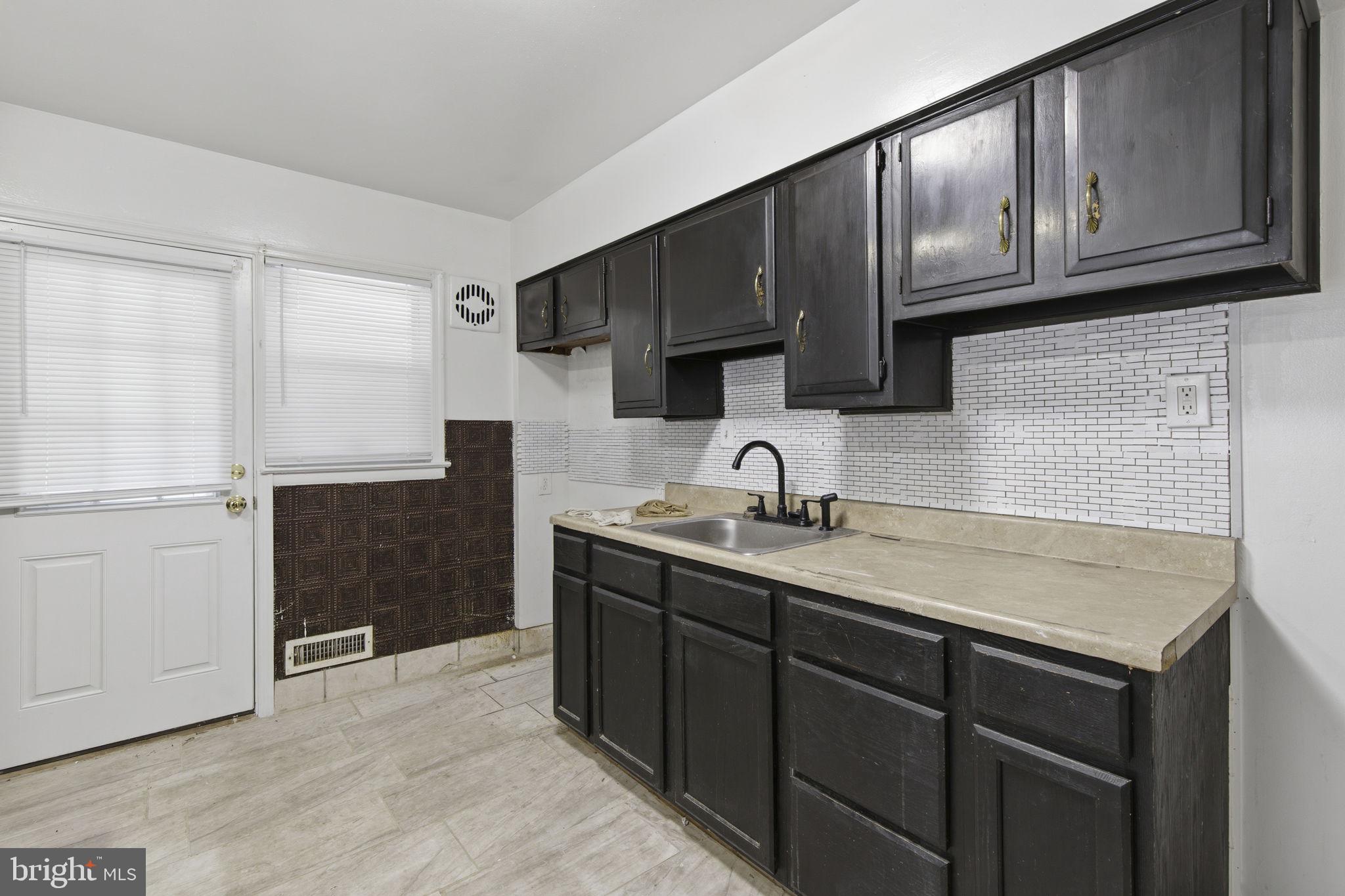 CHINQUAPIN PARK - Residential