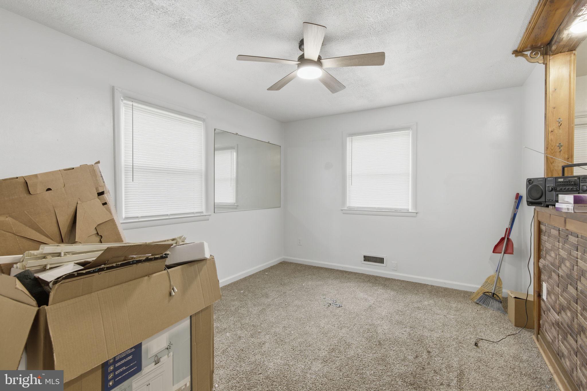 CHINQUAPIN PARK - Residential