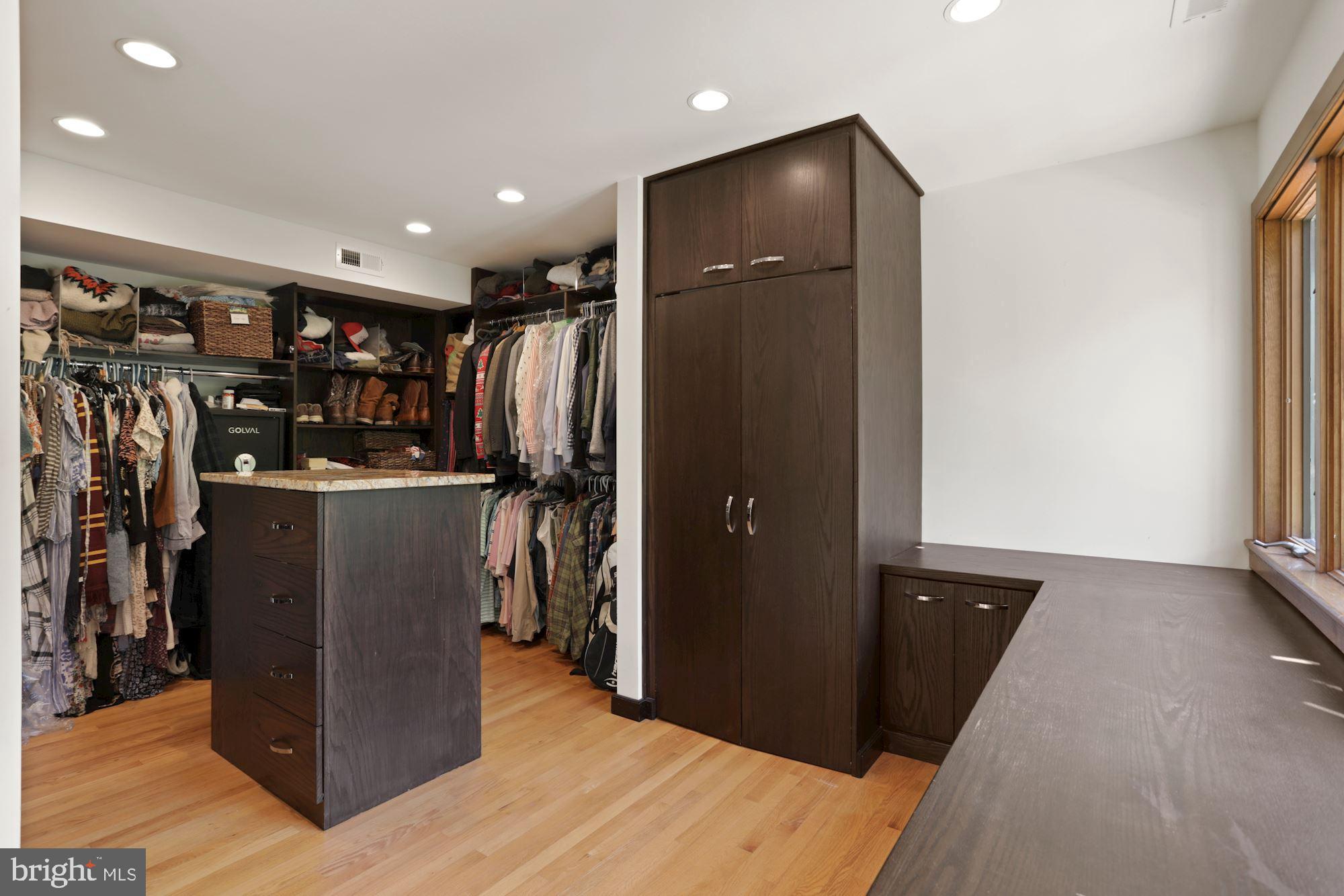 CREST LANDING - Residential