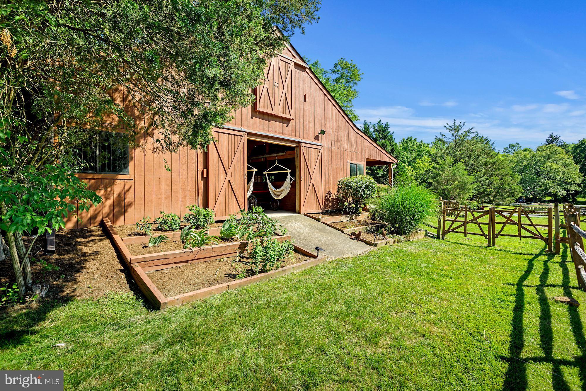 CREST LANDING - Residential