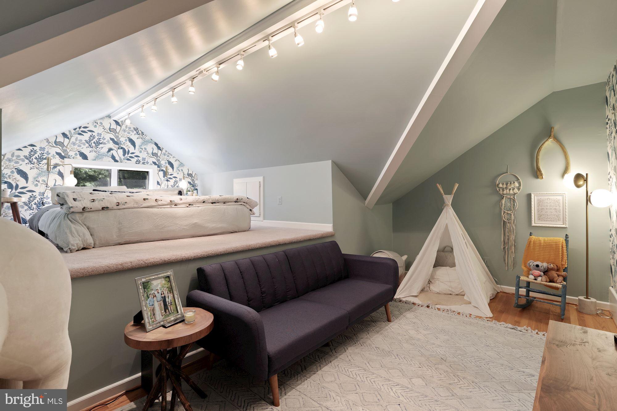 CREST LANDING - Residential