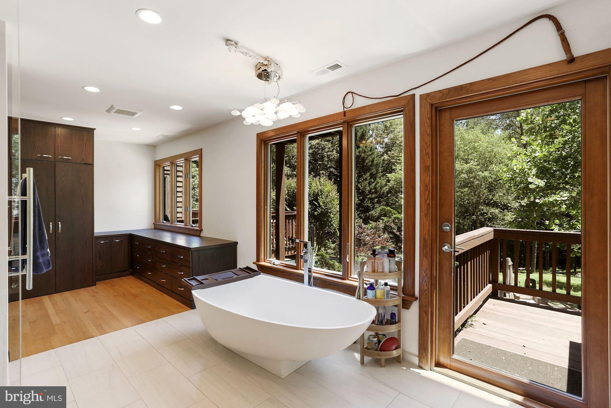 CREST LANDING - Residential