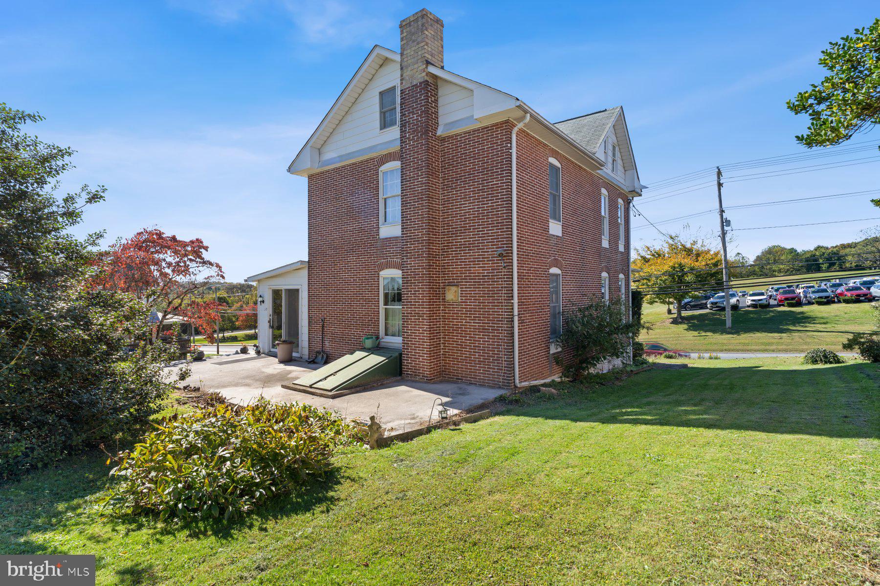 2943 MAIN STREET