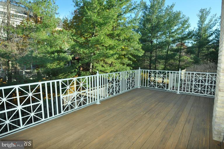 DECOVERLY ADVENTURE - Residential Lease