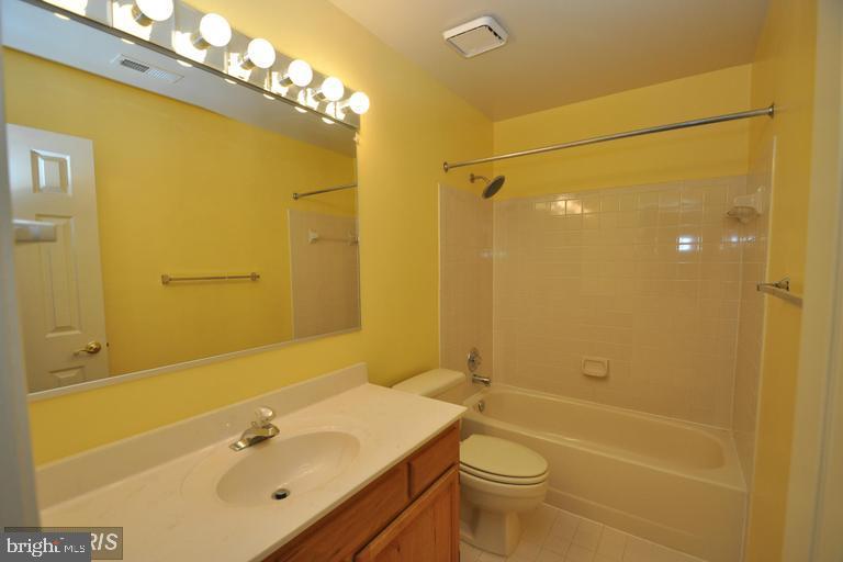 DECOVERLY ADVENTURE - Residential Lease