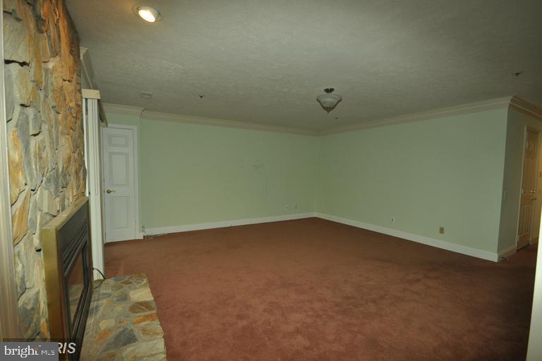 DECOVERLY ADVENTURE - Residential Lease