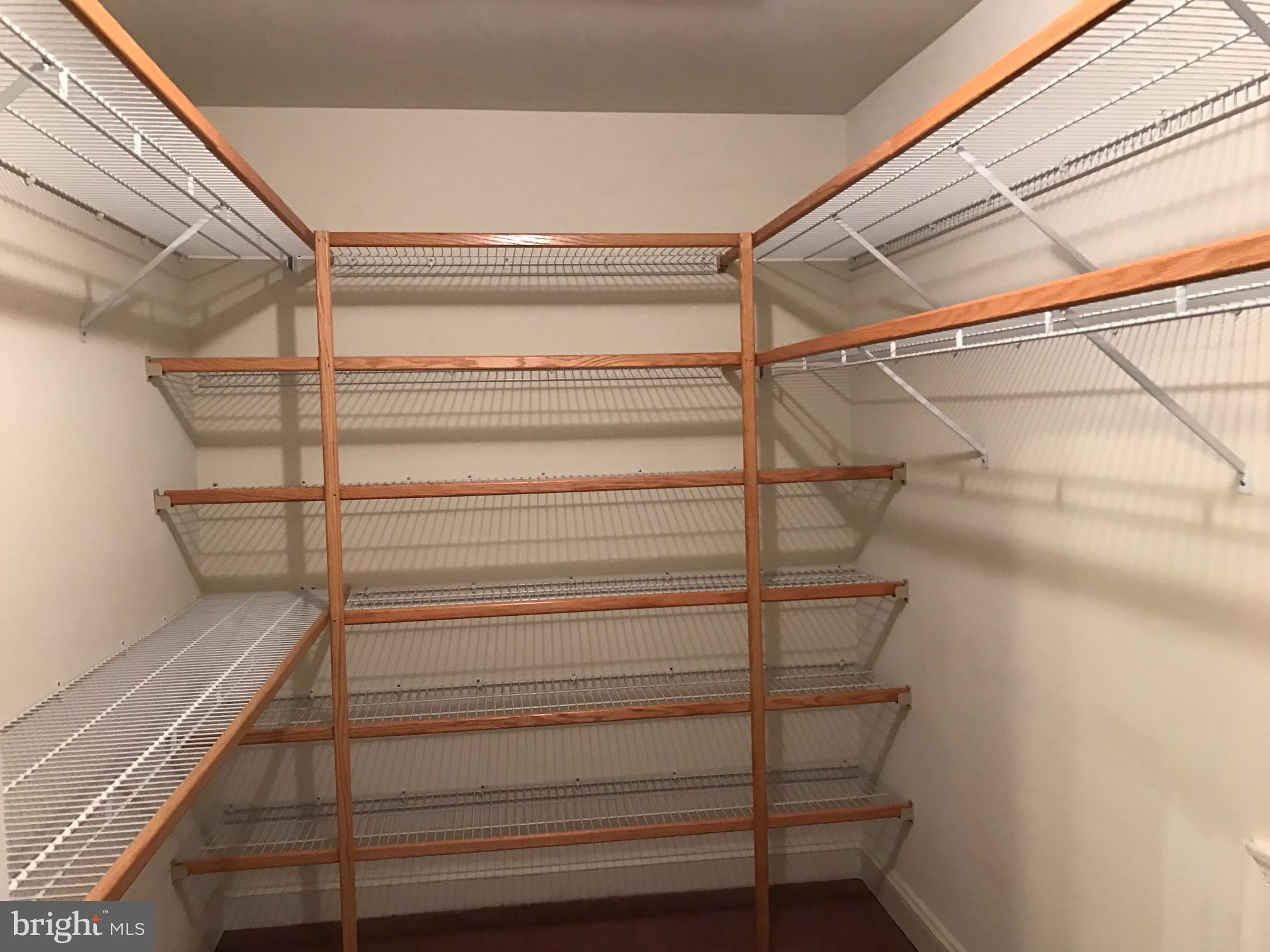 DECOVERLY ADVENTURE - Residential Lease