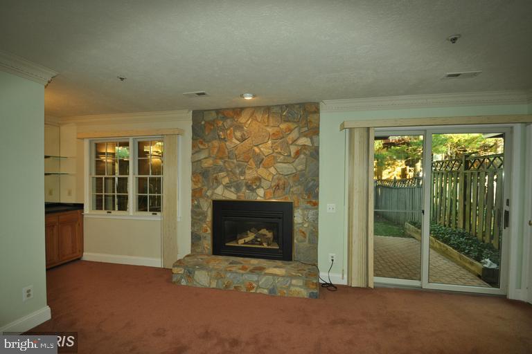 DECOVERLY ADVENTURE - Residential Lease