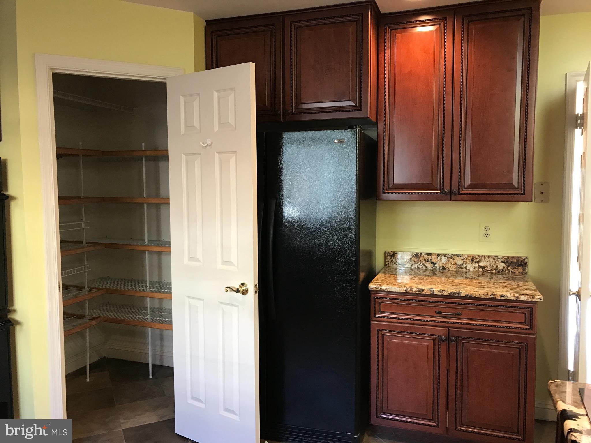 DECOVERLY ADVENTURE - Residential Lease