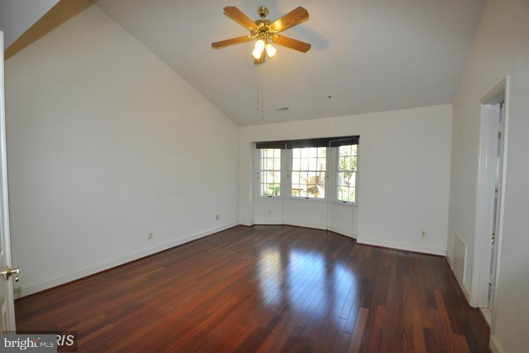 DECOVERLY ADVENTURE - Residential Lease