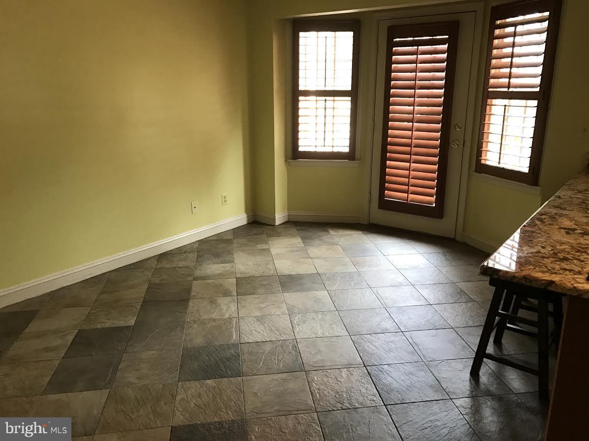 DECOVERLY ADVENTURE - Residential Lease