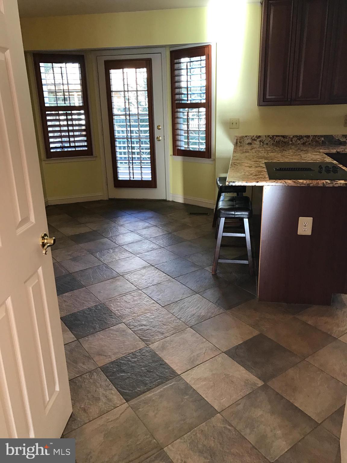 DECOVERLY ADVENTURE - Residential Lease