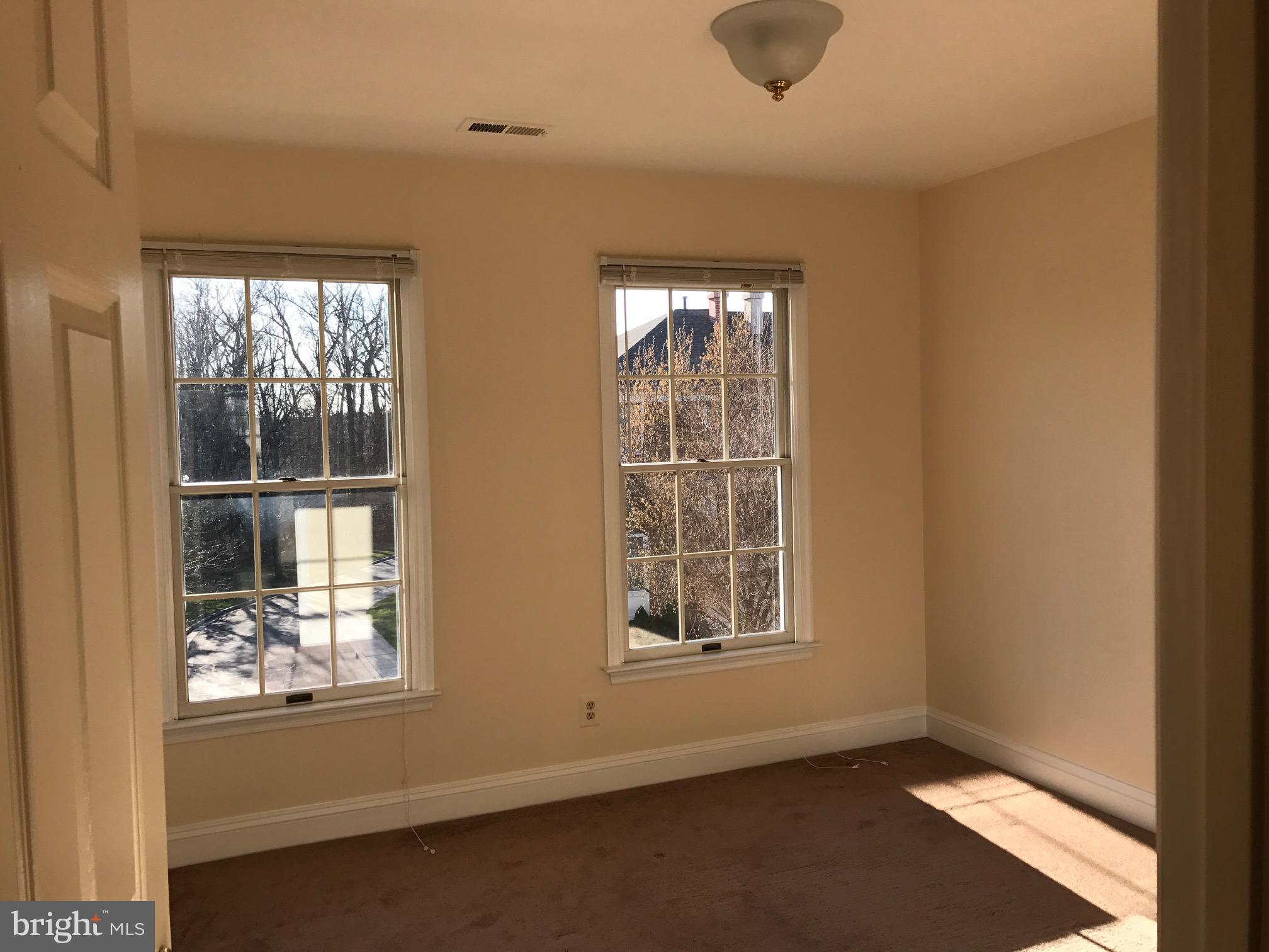 DECOVERLY ADVENTURE - Residential Lease