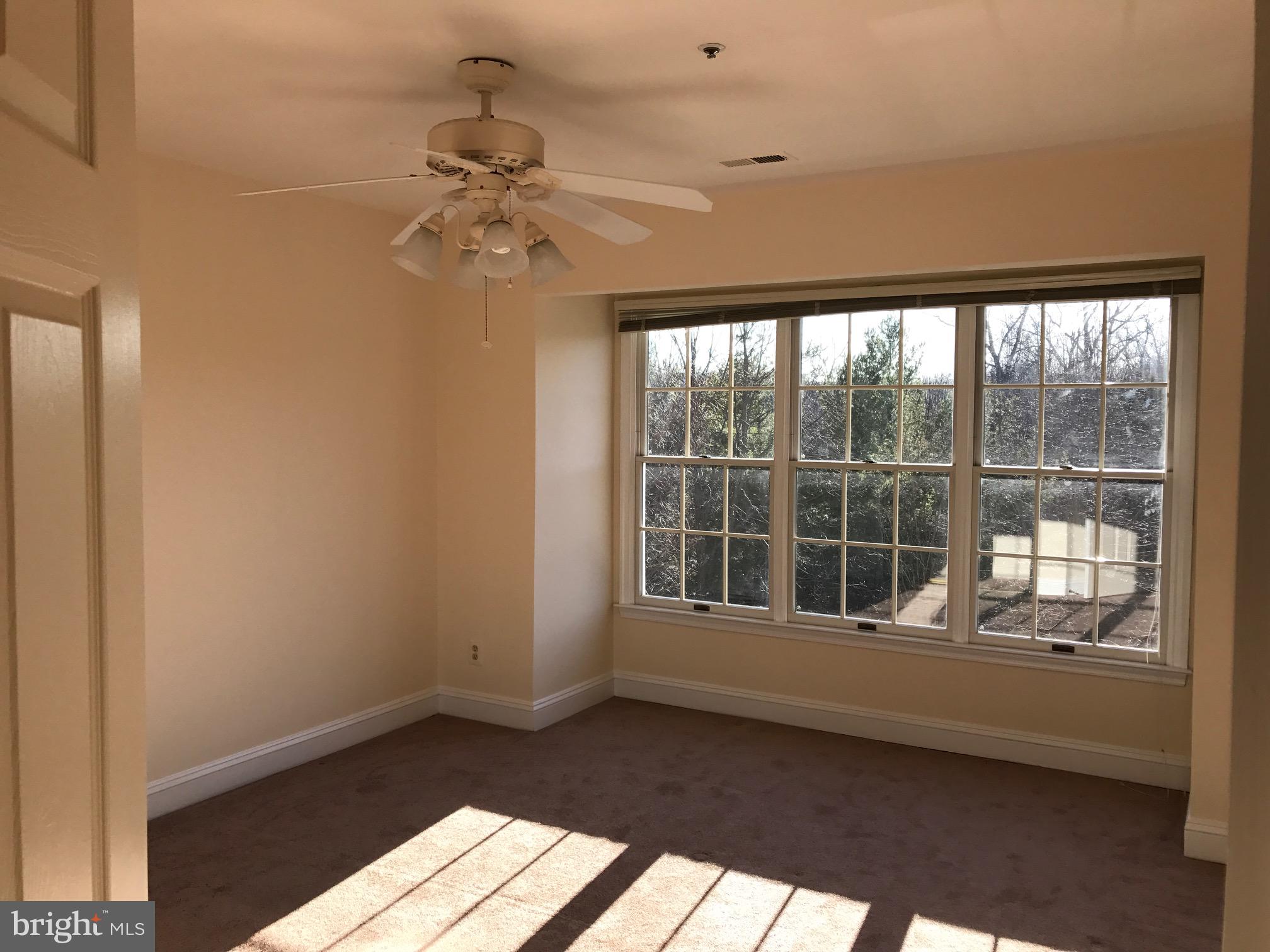 DECOVERLY ADVENTURE - Residential Lease