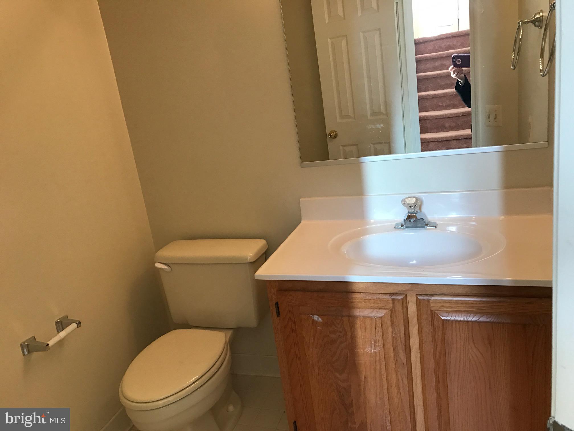 DECOVERLY ADVENTURE - Residential Lease