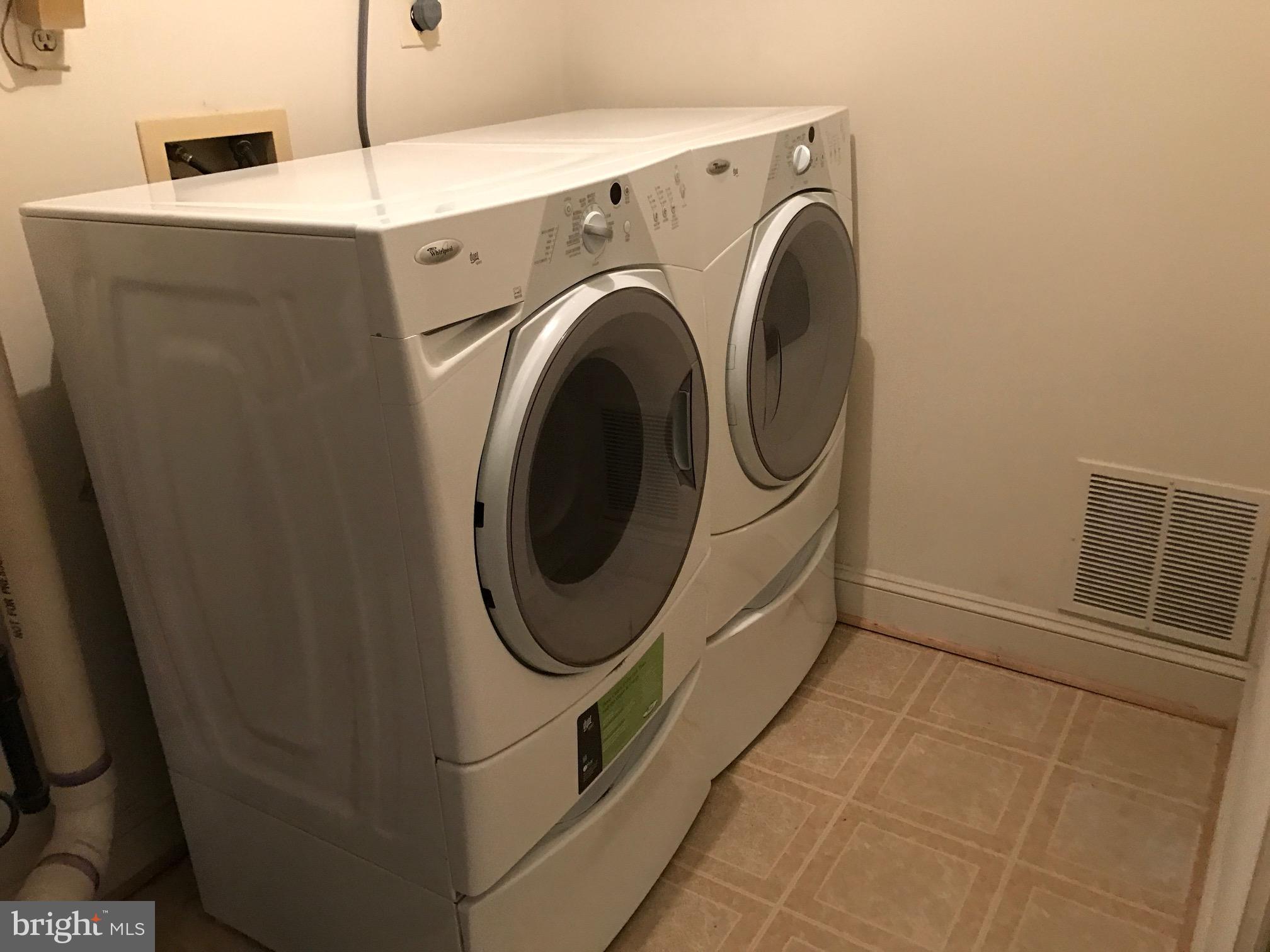 DECOVERLY ADVENTURE - Residential Lease