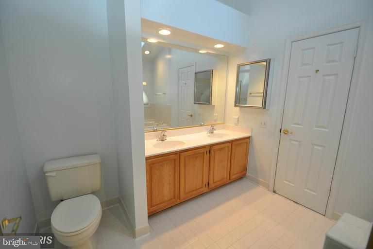 DECOVERLY ADVENTURE - Residential Lease