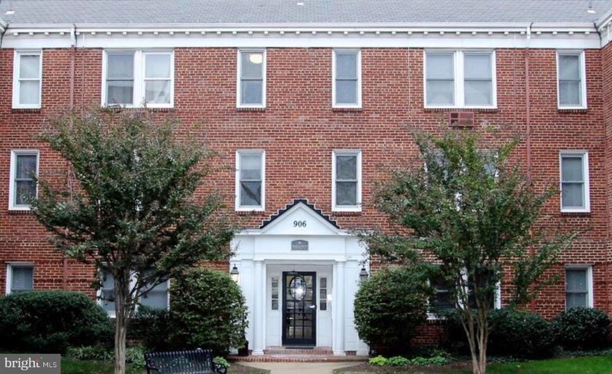 Fantastic location in Old Town Alexandria! This lovely studio condo features a large living room/bedroom combination living space and features large walk-in closet. The upgraded kitchen has granite counters, stainless appliances, plenty of cabinet space, and gas cooking. Enjoy all that Old Town has to offer: restaurants, shops, waterfront, nightlife, parks, trails, etc. One mile to King St. Metro. Easy commute via George Washington Parkway or 495. Close to DC, Pentagon, Mark Center, Reagan Airport, etc.