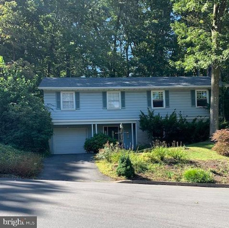 Come in and enjoy this cozy bi-level home in beautiful Forest Hills. This home has lots of great features.  With a full finished lower level, complete with a full bath you can entertain or use as bonus space however you need.  Enjoy the wonderful semi-open floor plan in the main level complete with hardwood flooring and large granite island. Stay comfortable with the central air in the summer and natural gas heat in the winter. Walk out onto the adorable paved patio with built in awning, and enjoy the additional yard space as well.  This home just had a new roof put on last year, and still comes with a complete 1 year home warranty.