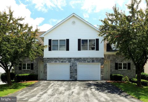 Condo For Sale - 122 Washington Place<br/> STATE COLLEGE, PA 16801