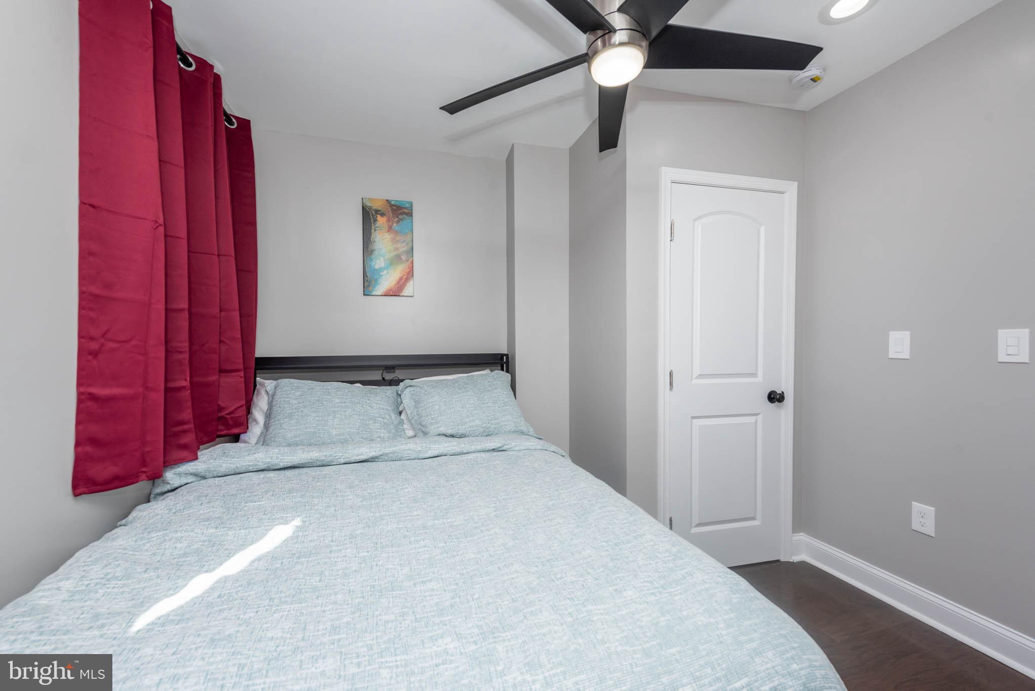 HOLLINS MARKET - Residential