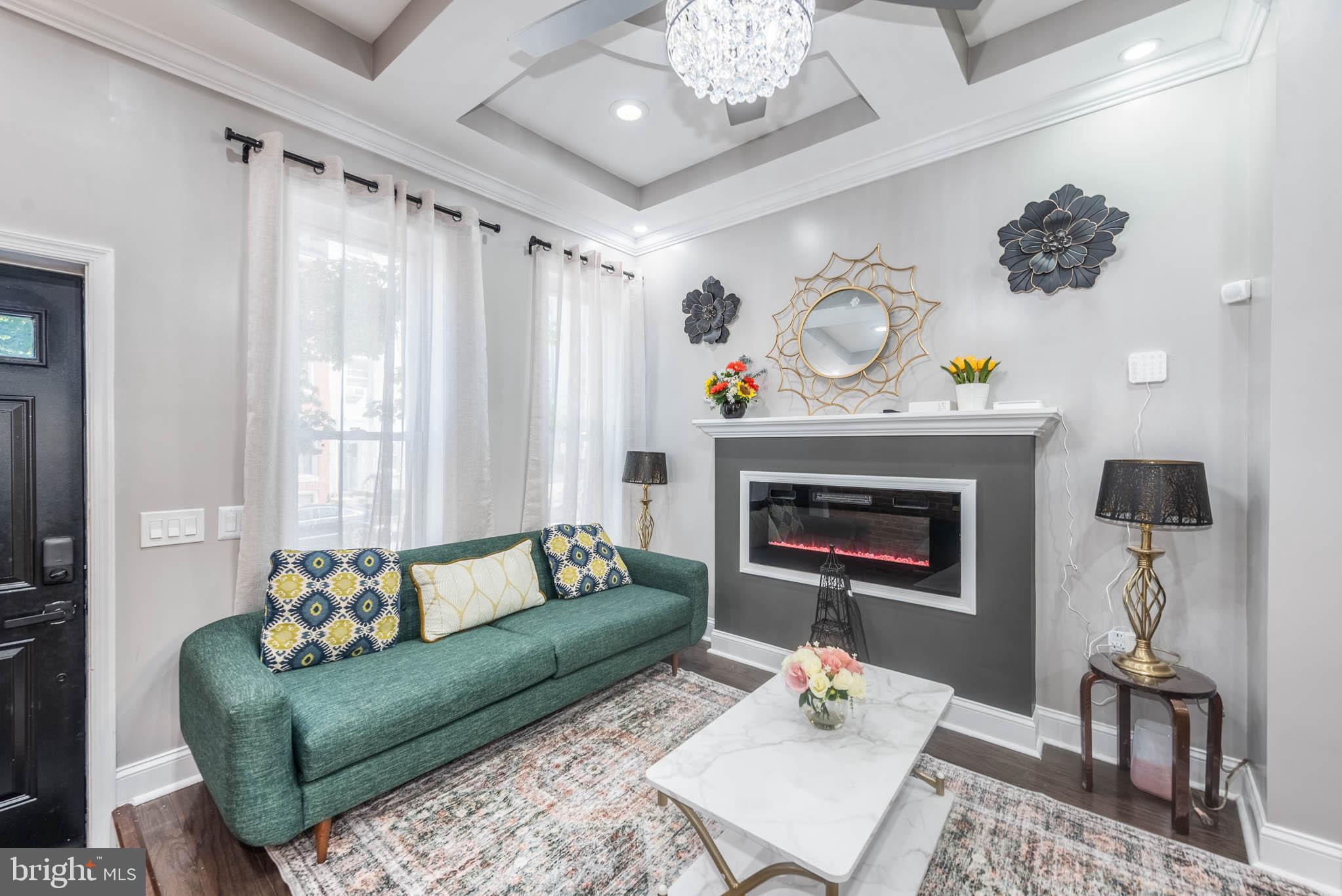 HOLLINS MARKET - Residential