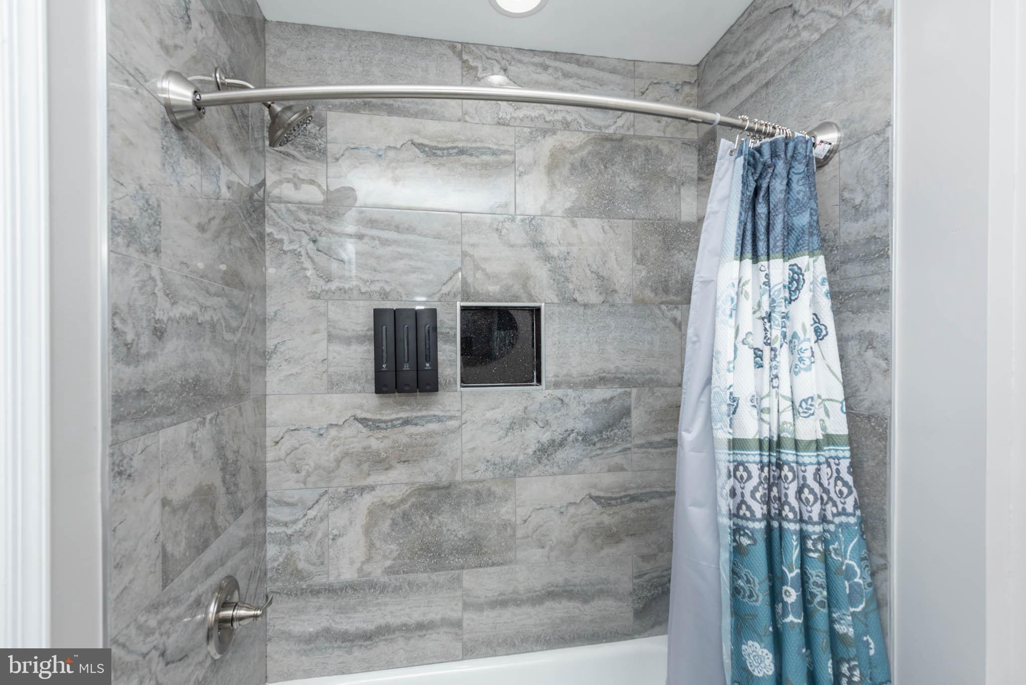 HOLLINS MARKET - Residential