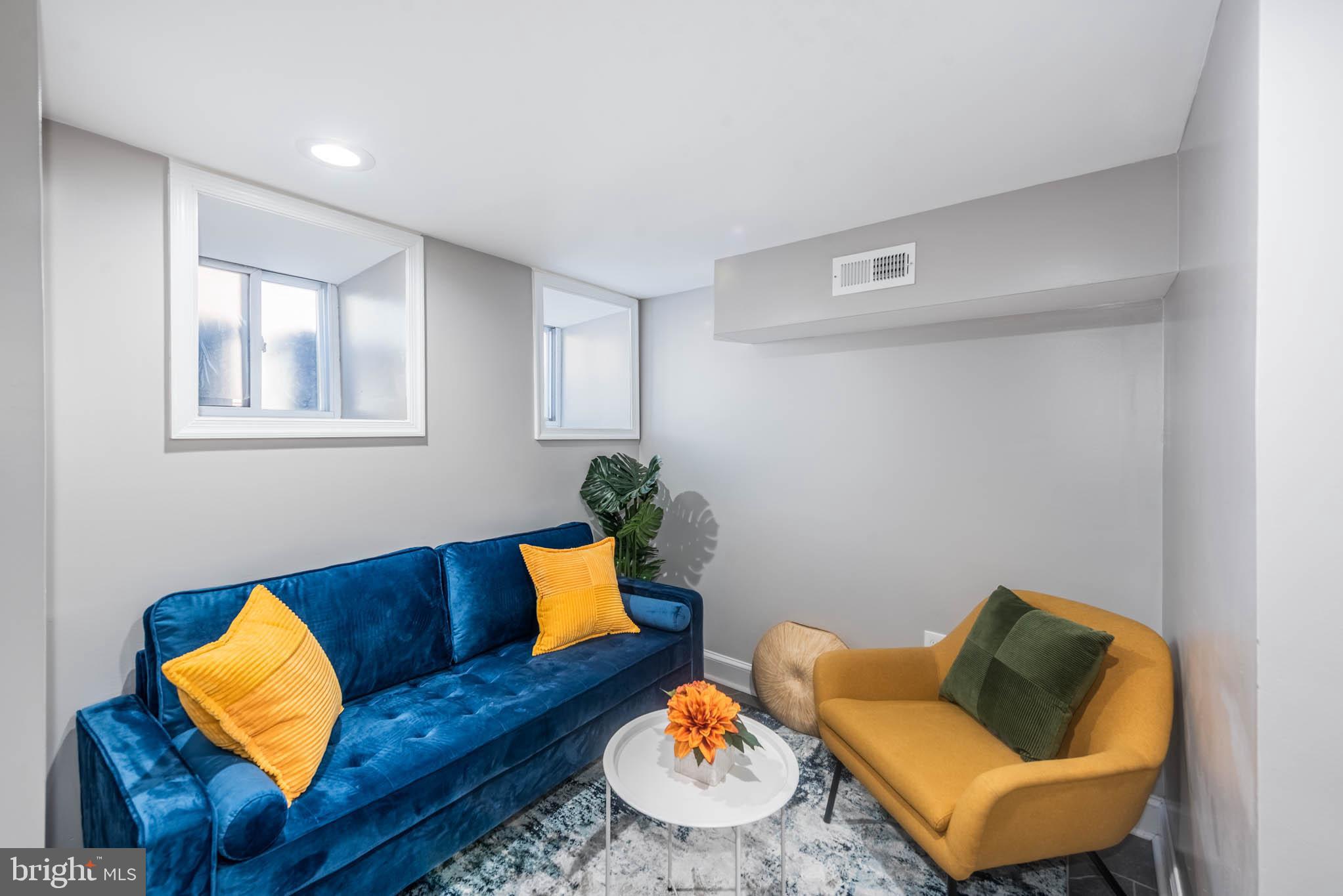 HOLLINS MARKET - Residential