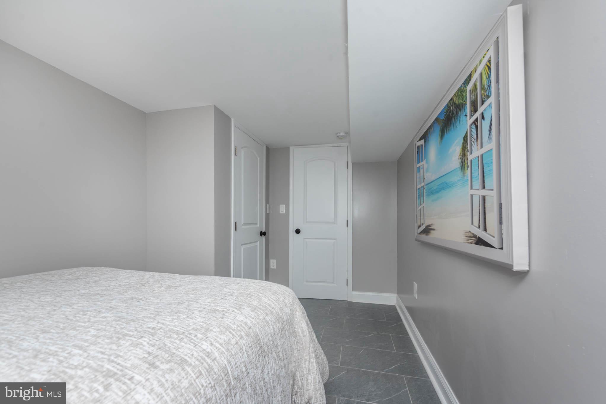 HOLLINS MARKET - Residential