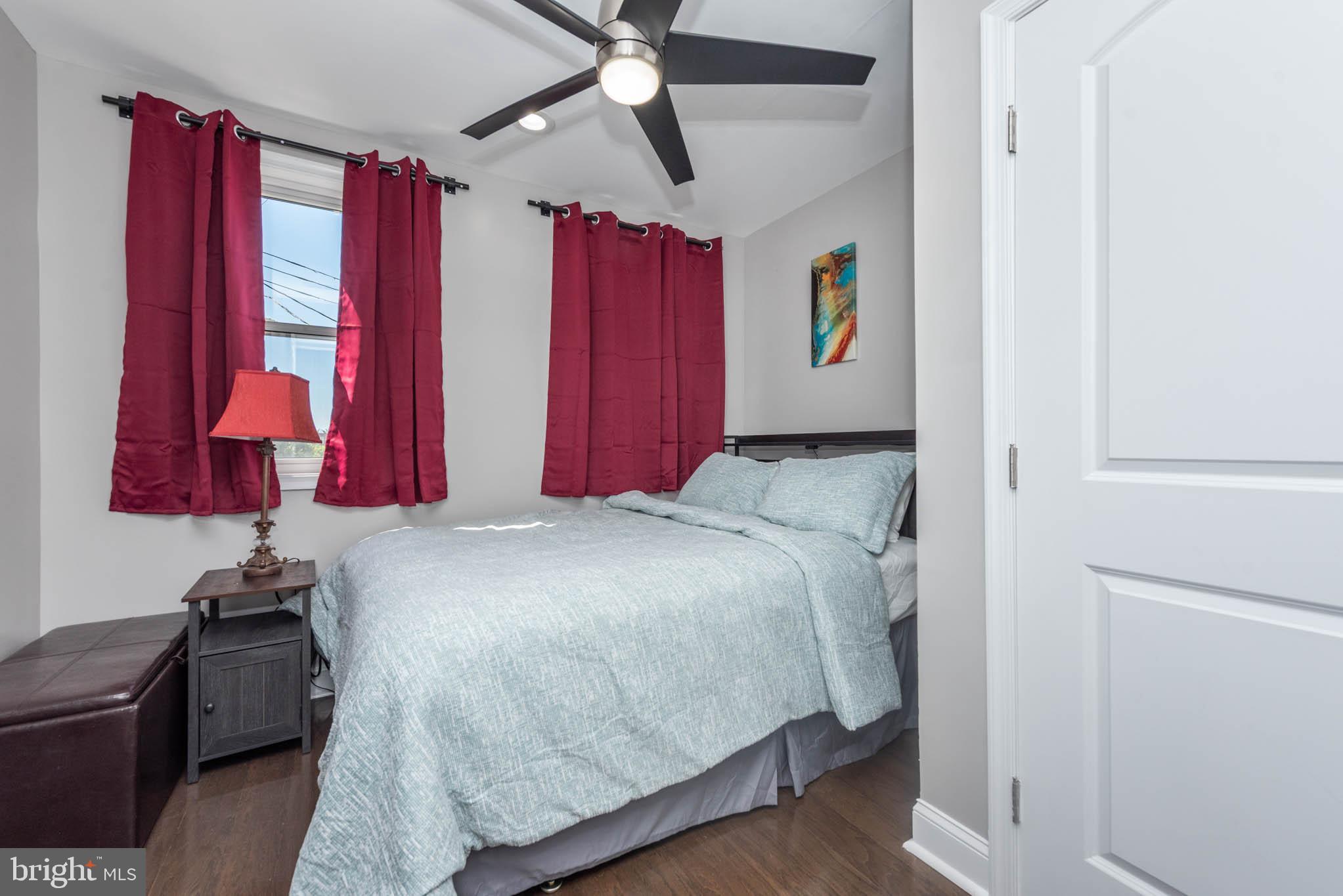 HOLLINS MARKET - Residential