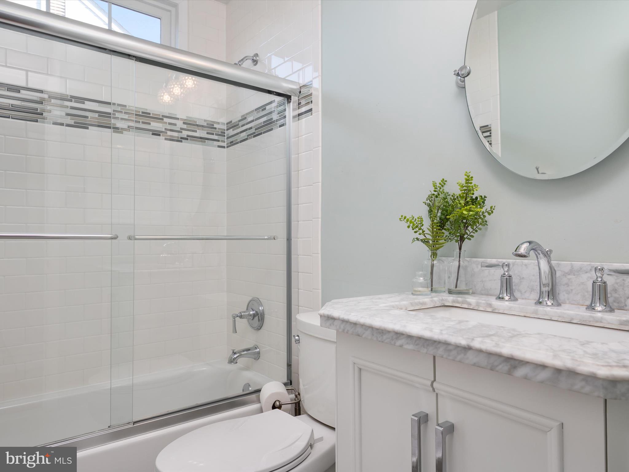 LYNDWOOD MANOR - Residential