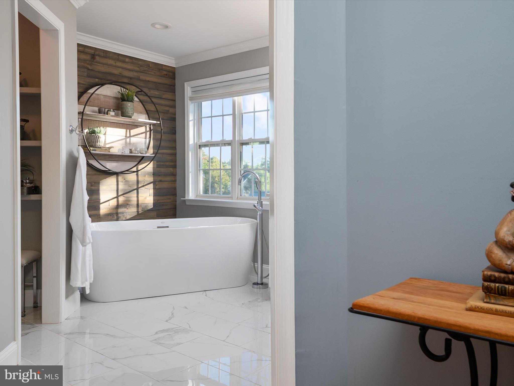 LYNDWOOD MANOR - Residential