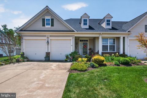 Townhouse For Sale - 121 Shumard Court<br/> Frederick County, STEPHENS CITY, VA 22655
