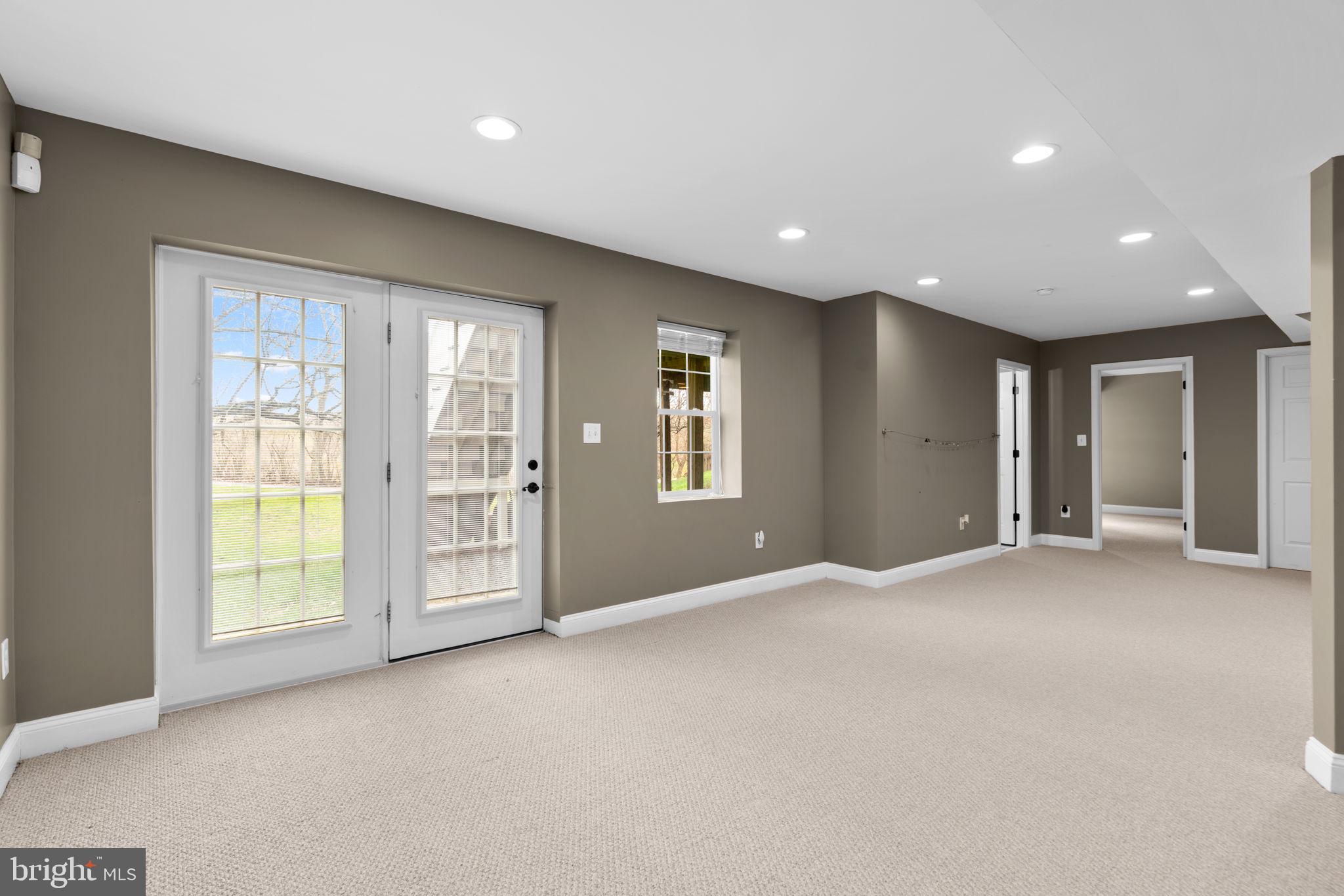 HOLLIFIELD ESTATES - Residential