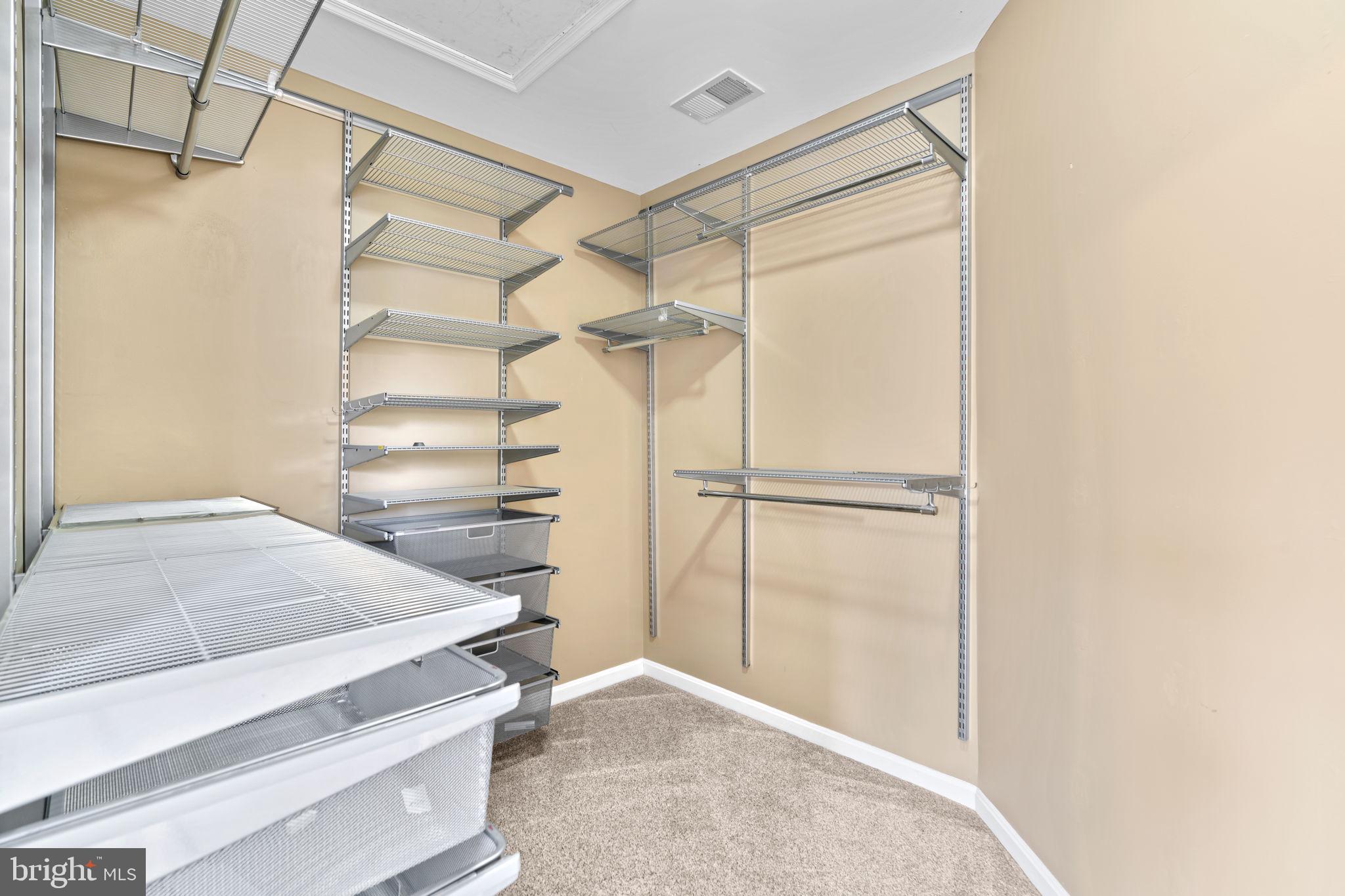 HOLLIFIELD ESTATES - Residential