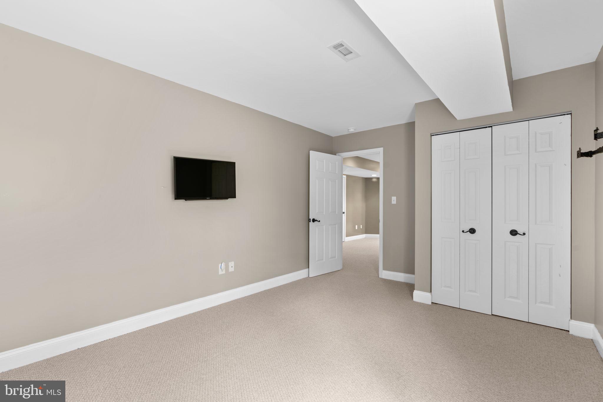 HOLLIFIELD ESTATES - Residential