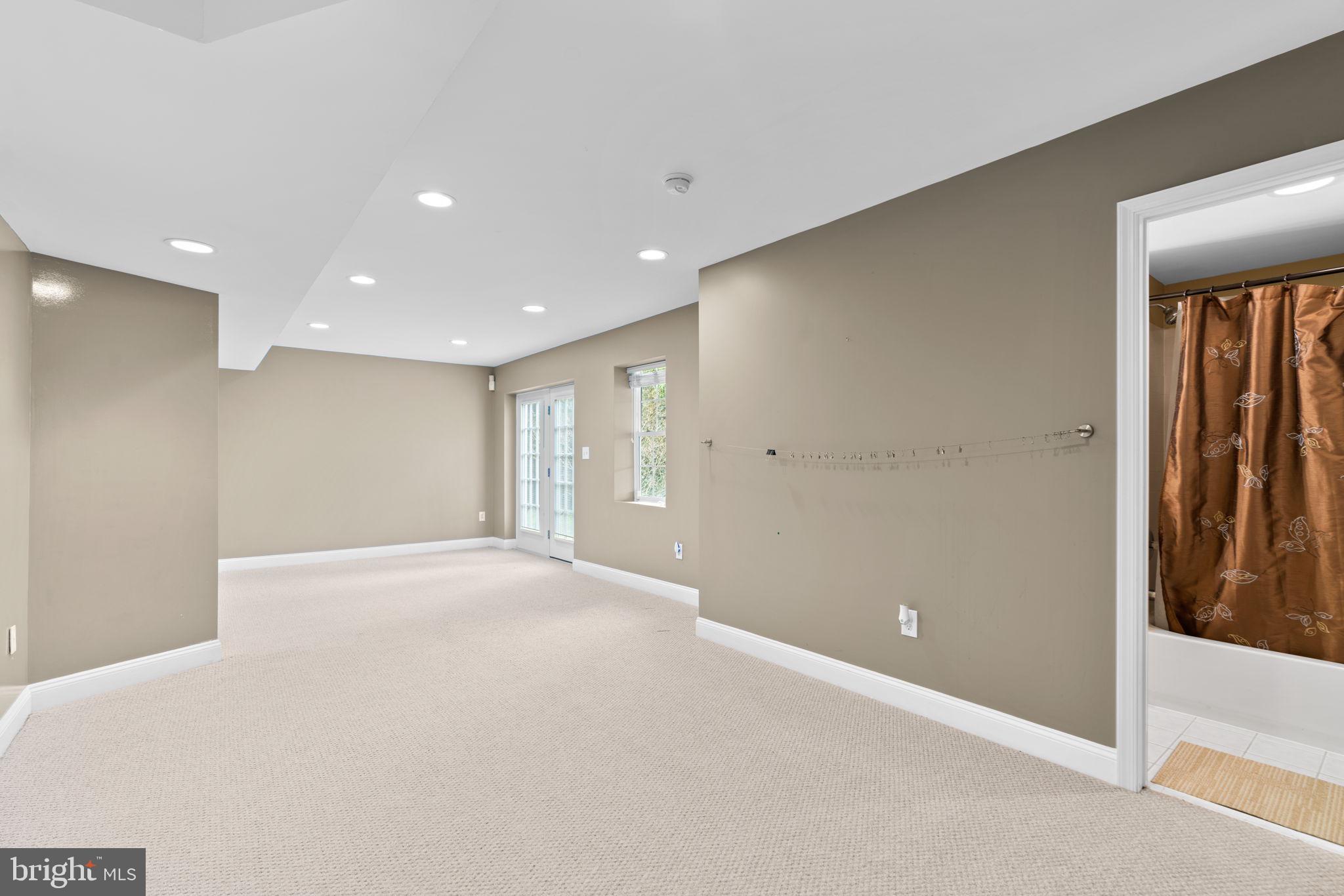 HOLLIFIELD ESTATES - Residential