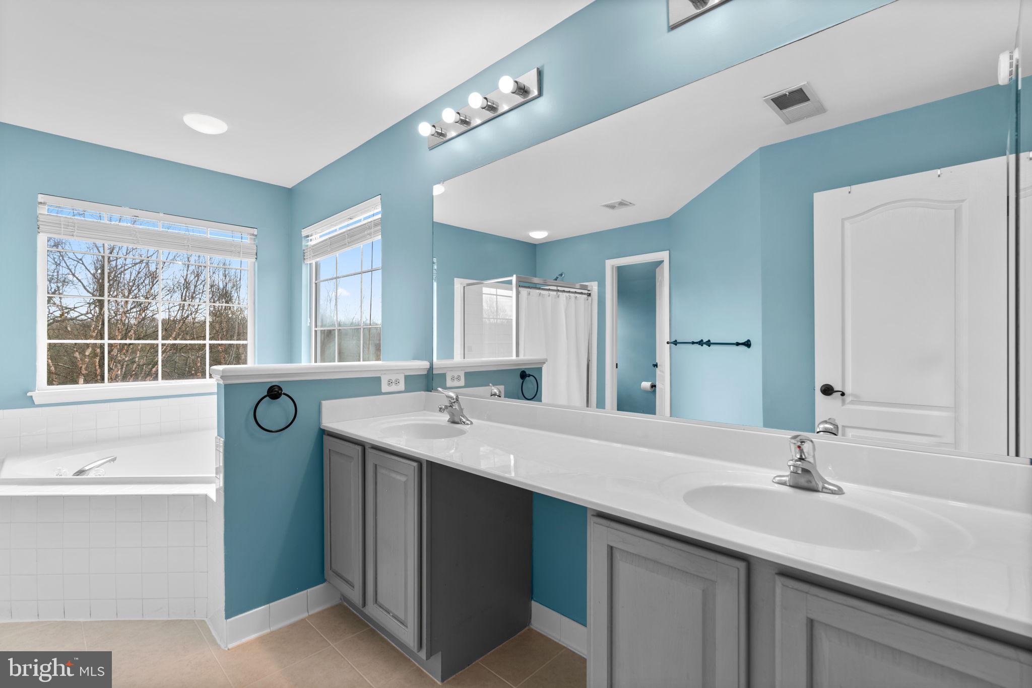 HOLLIFIELD ESTATES - Residential