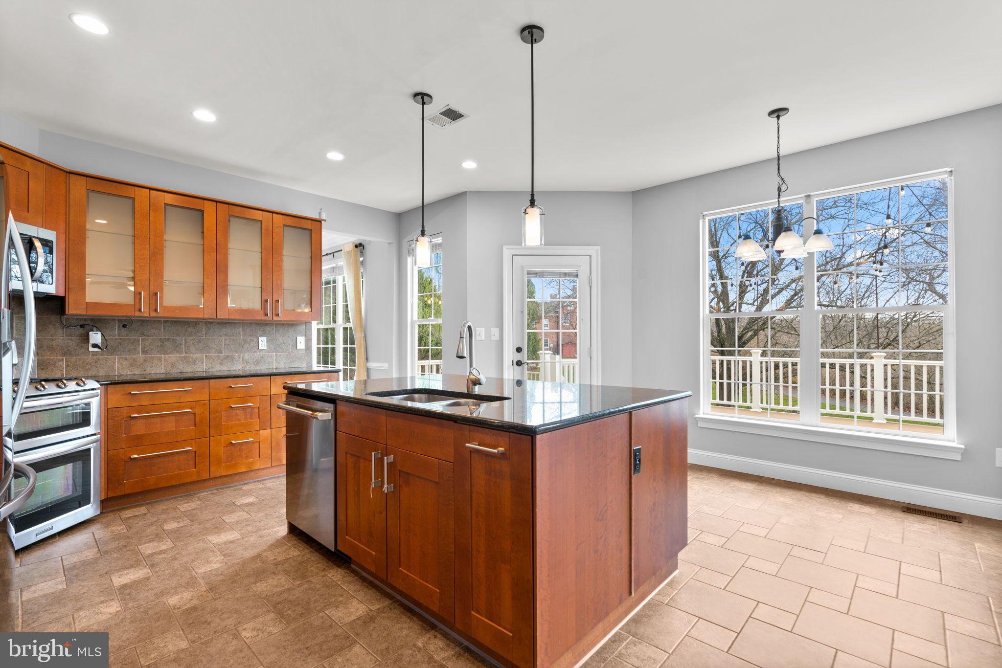 HOLLIFIELD ESTATES - Residential