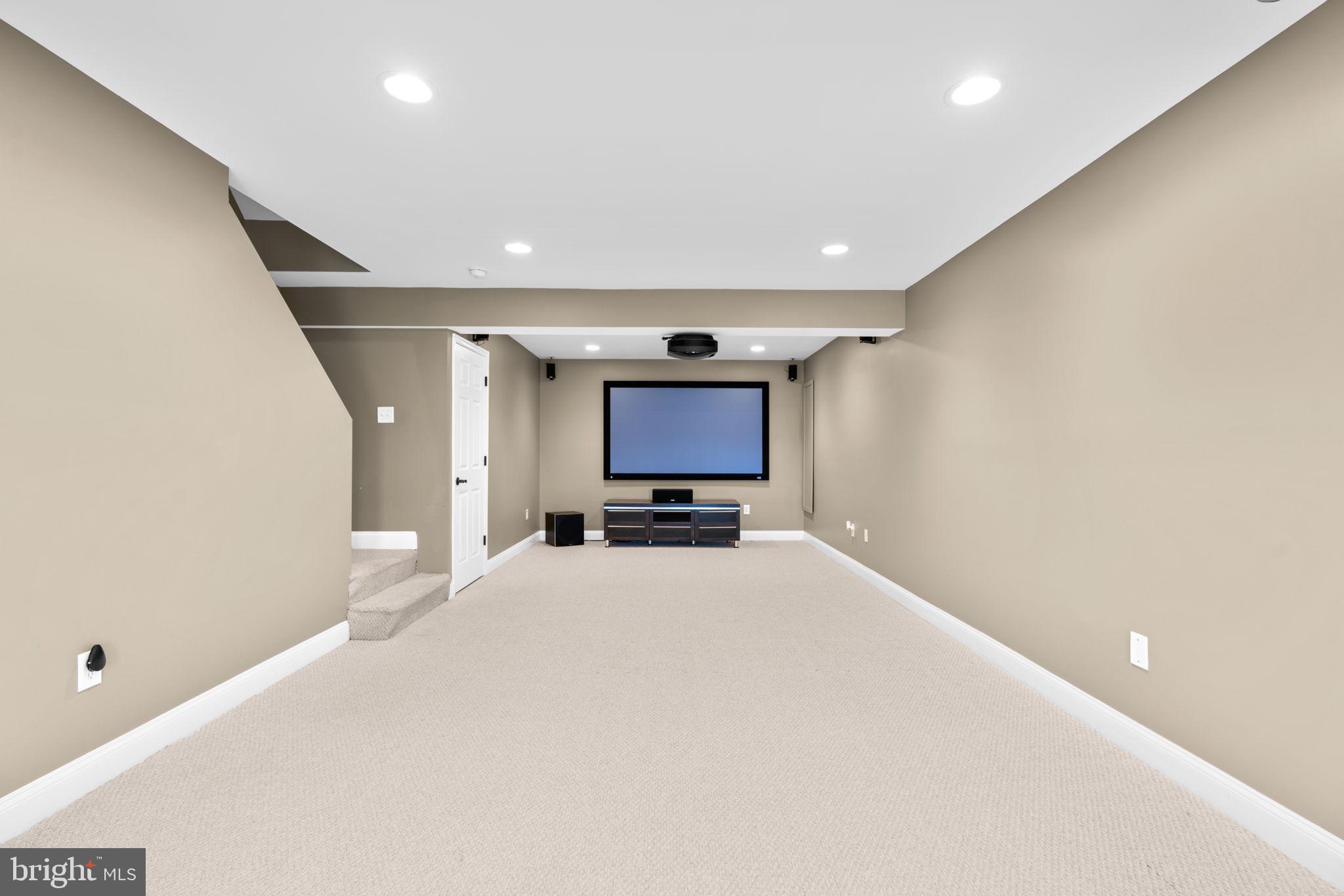 HOLLIFIELD ESTATES - Residential